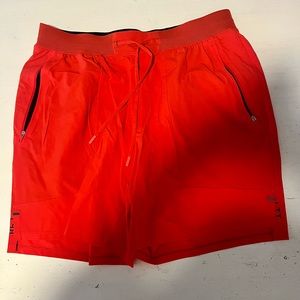 Lululemon License to Train Short 7"
Love Red size L